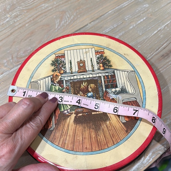 Vintage Fireside Gems Cookie Tin - Picture 11 of 12